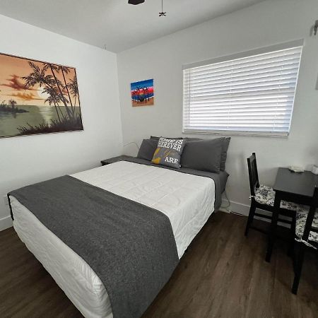 Cozy Private Studio W/Own Yard - 3Mi From Beach 세미놀 외부 사진