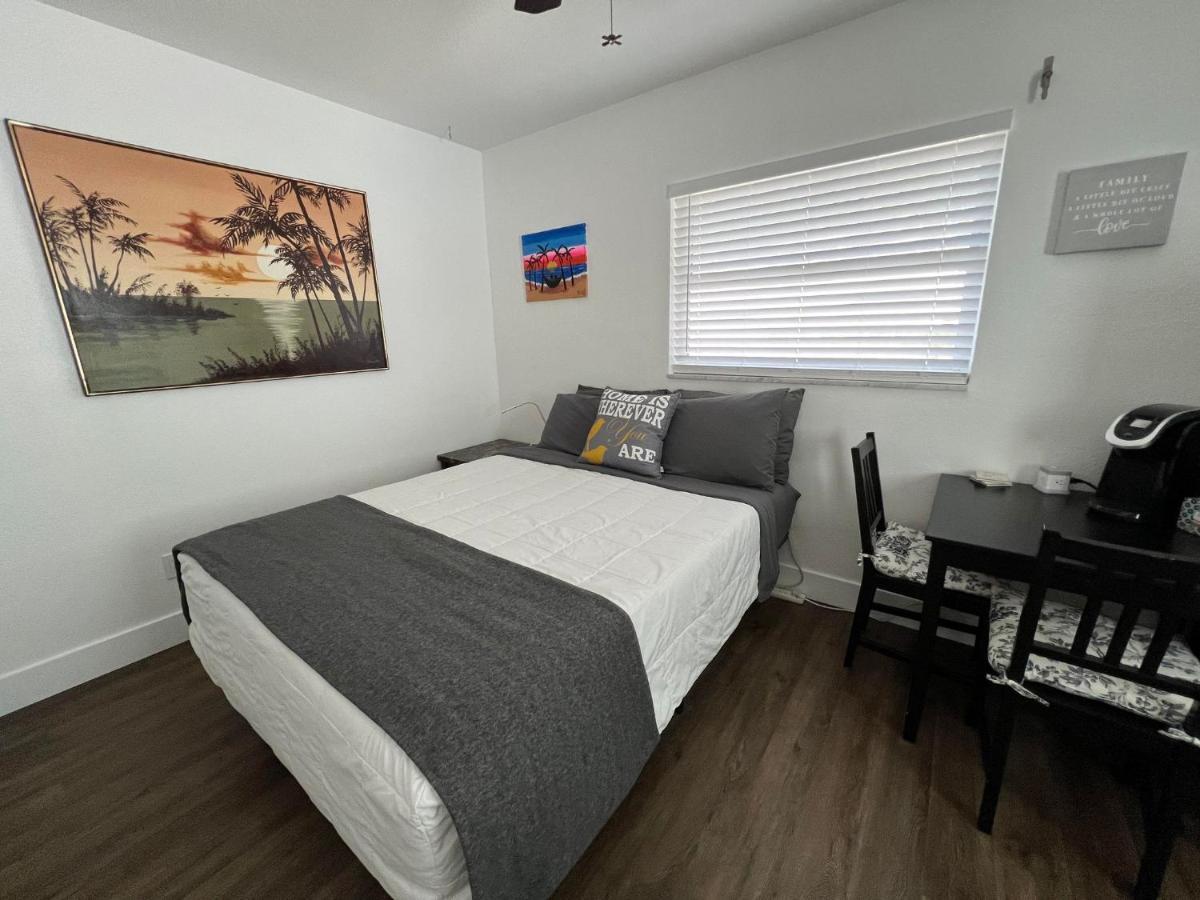 Cozy Private Studio W/Own Yard - 3Mi From Beach 세미놀 외부 사진