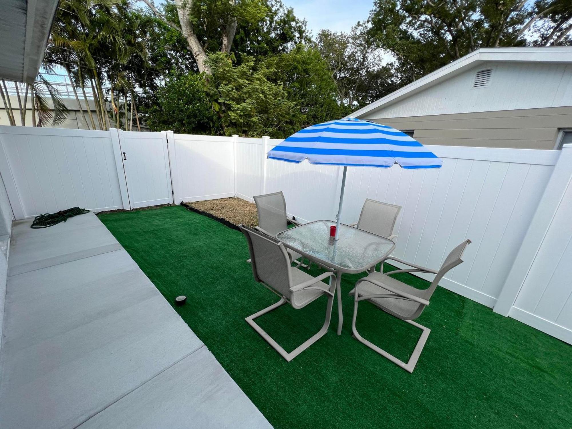 Cozy Private Studio W/Own Yard - 3Mi From Beach 세미놀 외부 사진