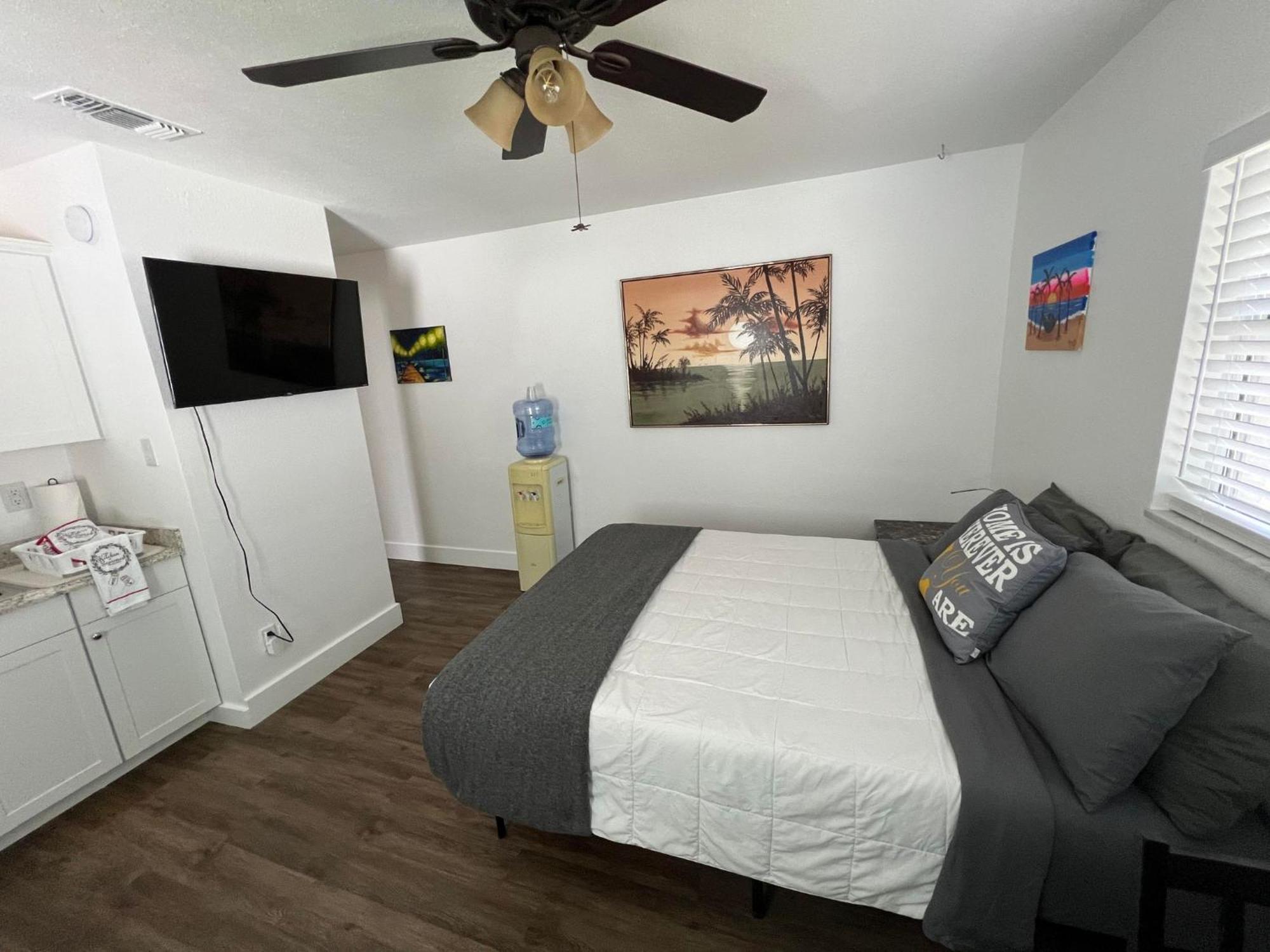 Cozy Private Studio W/Own Yard - 3Mi From Beach 세미놀 외부 사진